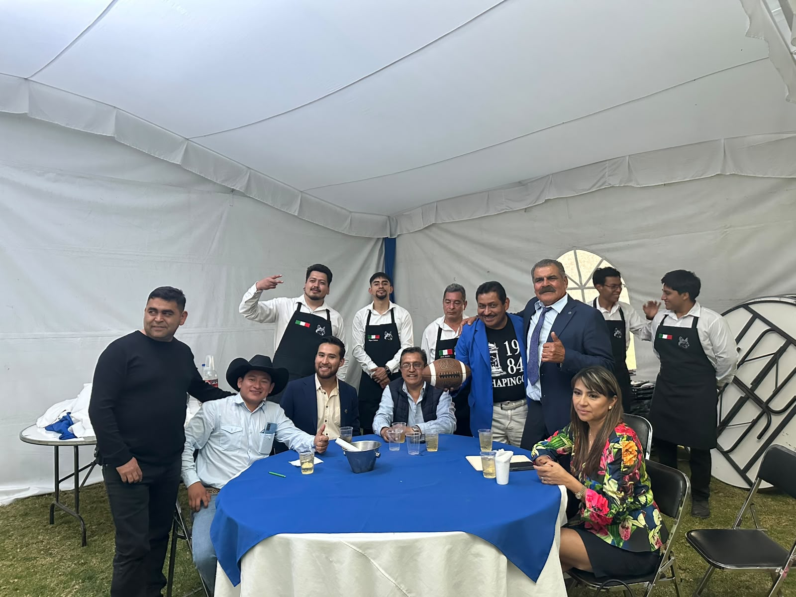 Convivencia de socios y consejo directivo tras una jornada de trabajo.