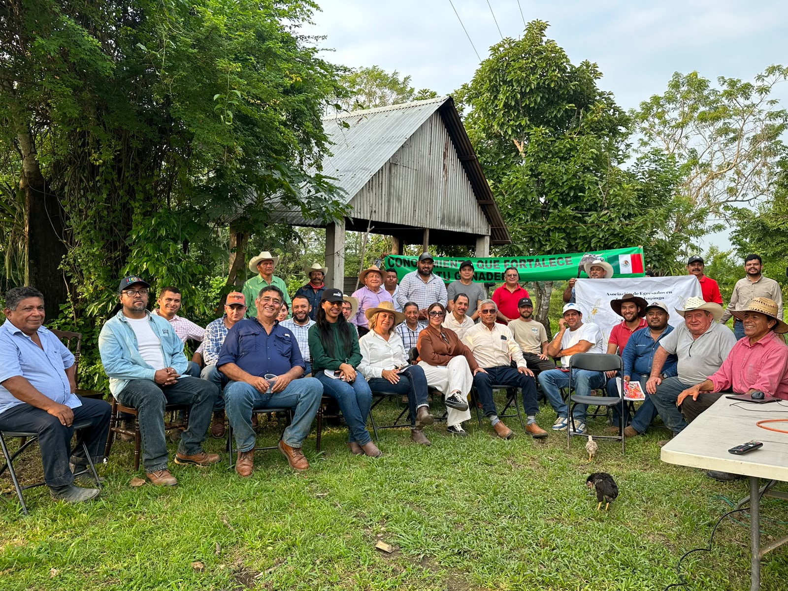 Curso de capacitación en campo con productores ganaderos