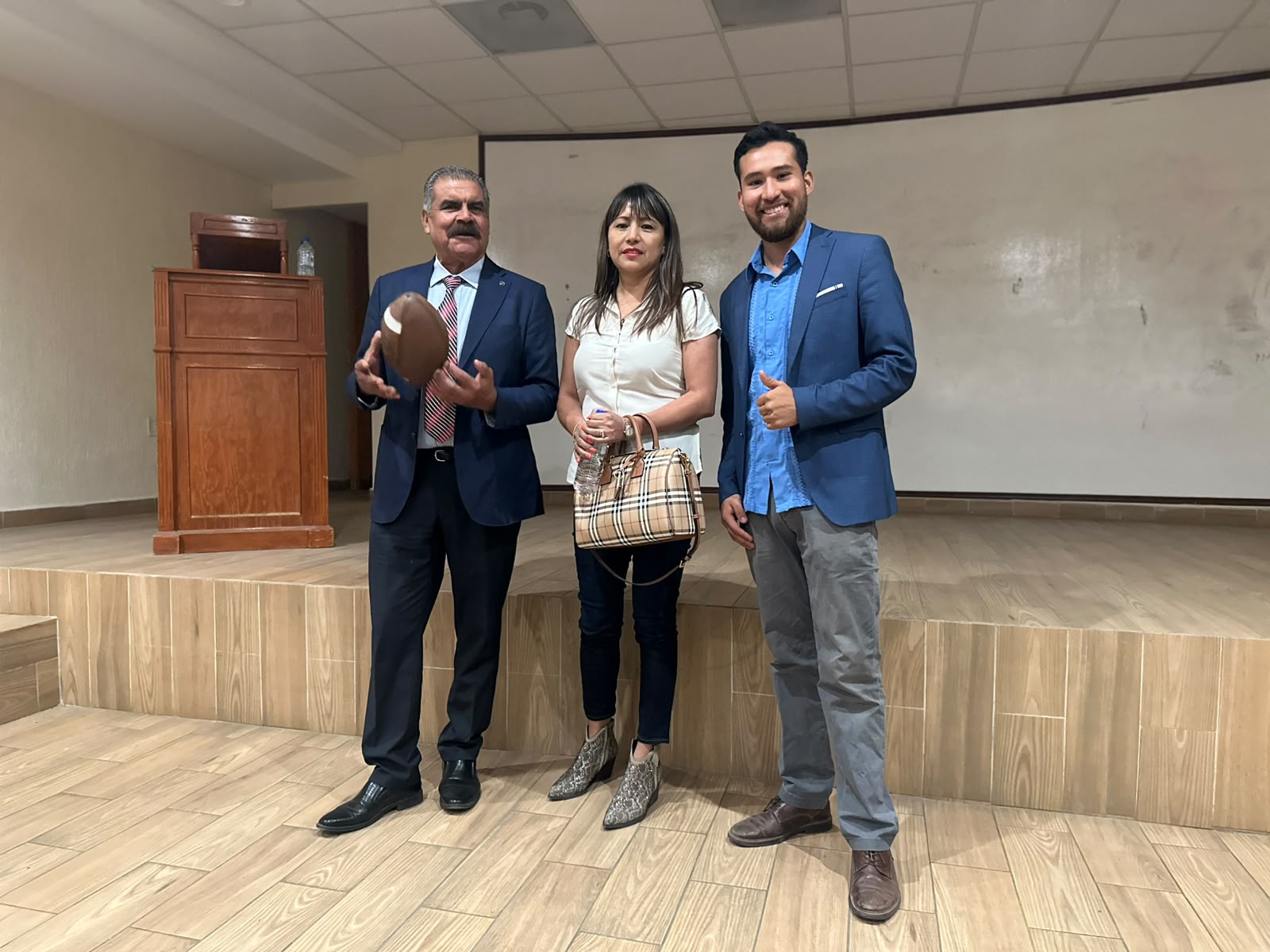 Integrantes del consejo directivo en el auditorio de Zootecnia.