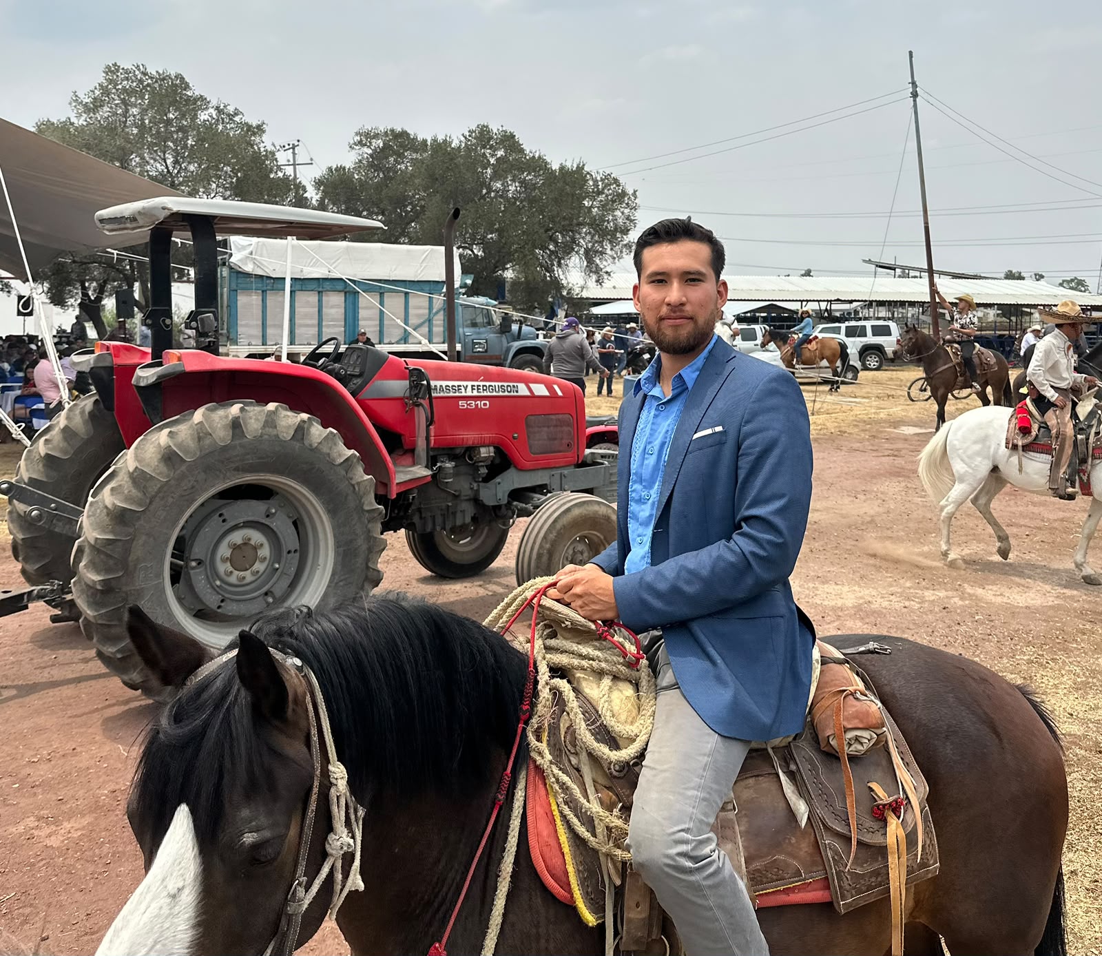 Acompañamiento técnico en una feria ganadera regional.